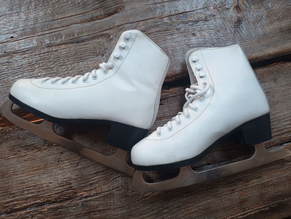 Łyżwy figurowe białe