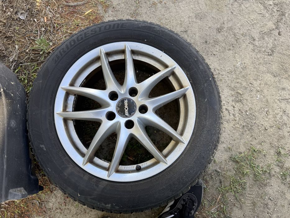 Ford Mondeo diverso material