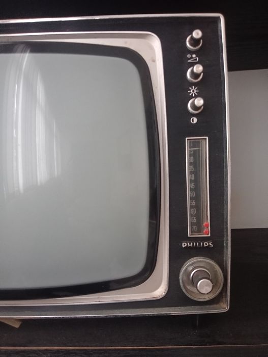 Televisão Philips antiga