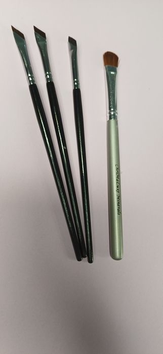 Precyzyjne skosne pędzle do eyelinera + pędzelek Chrimaluxe minerals