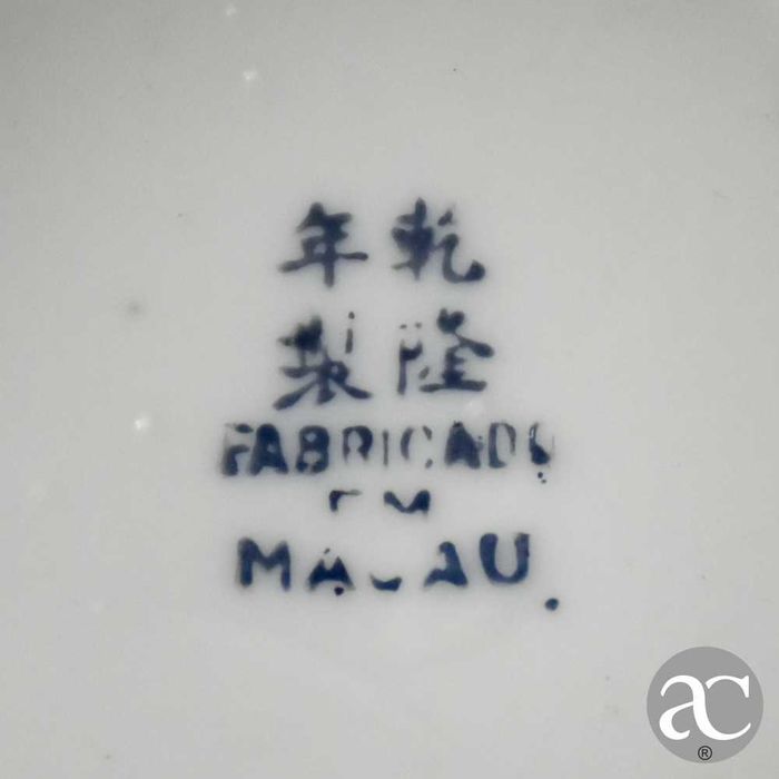 Bule, Leiteira e Açucareiro em porcelana da China, Cantão, circa 1970