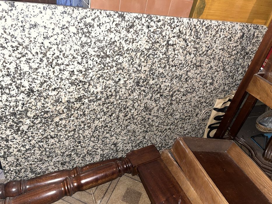 Mesa de cozinha em granito