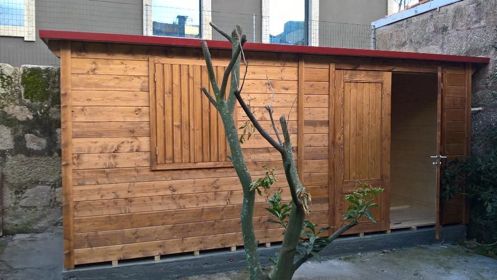 Abrigos de jardim e casas  em Madeira