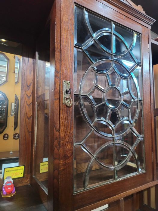 Móvel bastante antigo em madeira maciça e tampo em pedra - ó