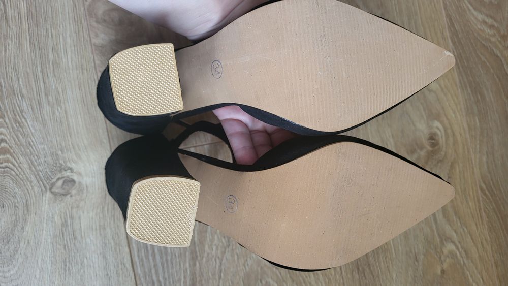 Босоніжки жіночі