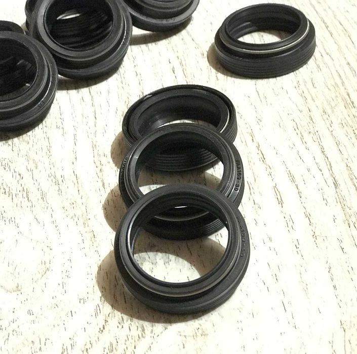 Запчастини вилок Suntour сальники топкепи башинги