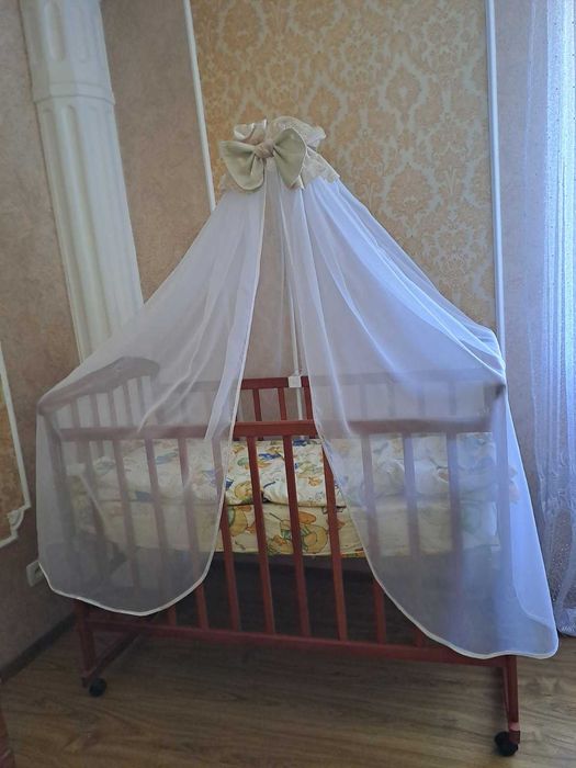 Дитяче ліжечко на колесах/люлька
