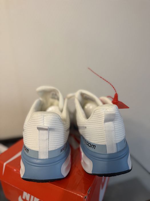кросівки Nike Zoom Invincible Run 3 White/Blue 44/27.5 см