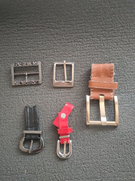 Пряжки  металеві