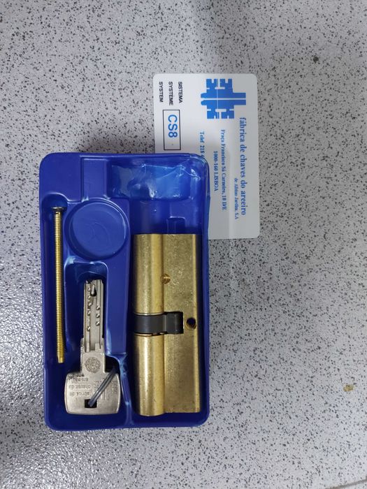 Fechadura STS para Porta de Apartamento