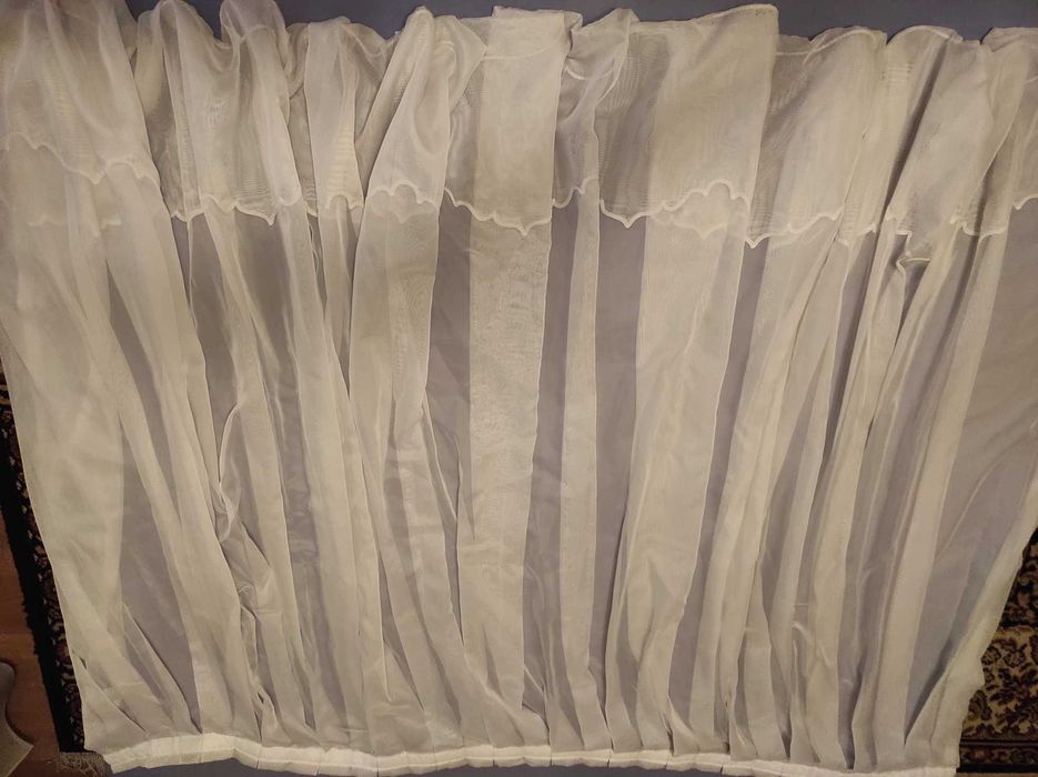 Очень красивая тюль с утяжелителем  в кухню, спальню р.114х142см. Герм