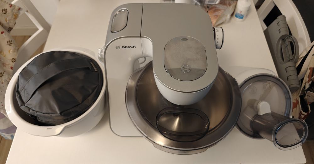 Robot kuchenny wraz z akcesoriami - Bosch MUM58234