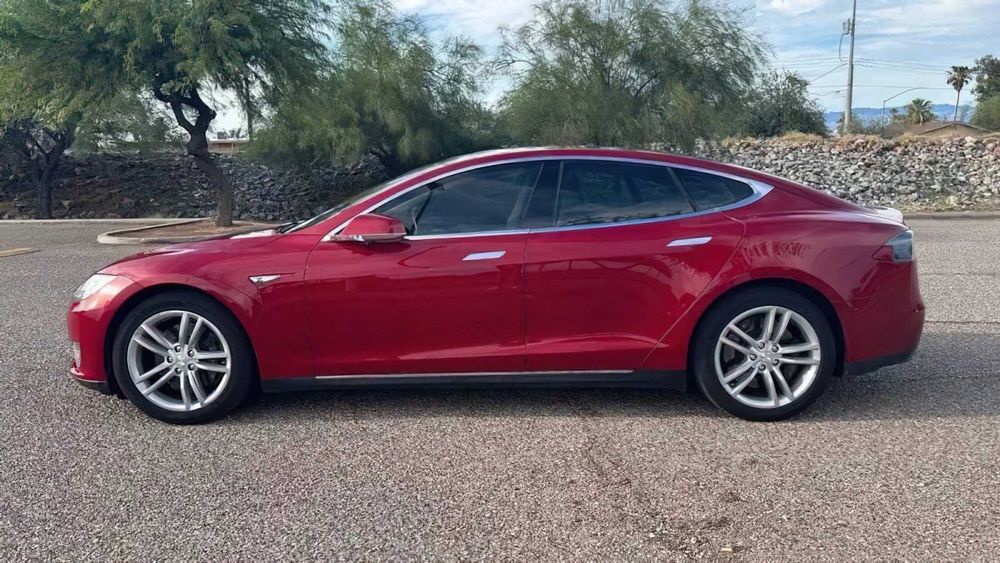 Tesla Model S 85      2014