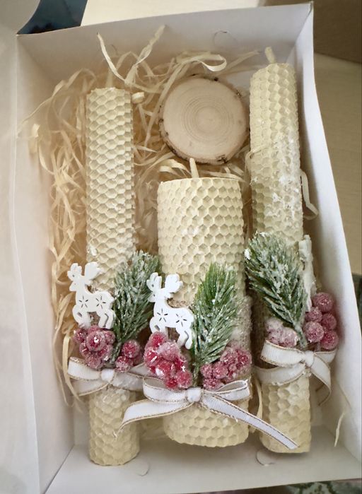 Набір новорчіних свічок з вощини