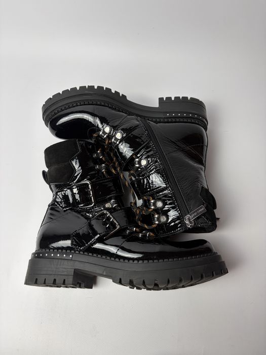 Czarne lakierowane botki biker/worker 38 klamry gruba podeszwa