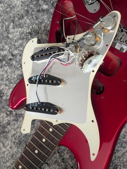 Электрогитара Fender American Stratocaster - Chrome Red