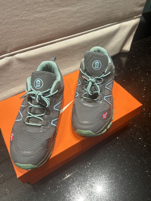 Buty sportowe Trollkids 37