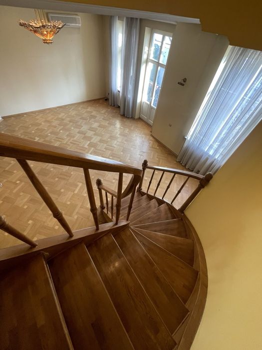 Продаж квартири в австрійському будинку франківський р-н