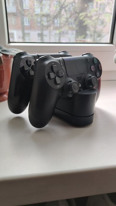 Продаю playstation 4 fat, golden hen на 9.00.+ 2 джойстика Duаlshok