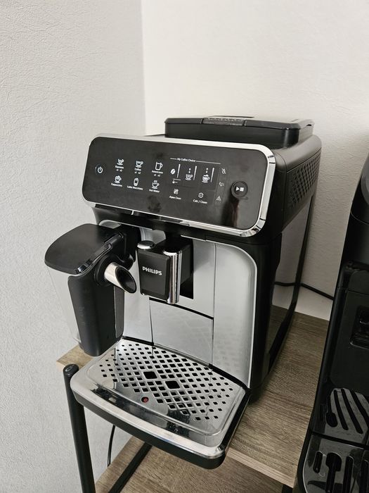 Кофеварка Philips 3300 у відмінному стані