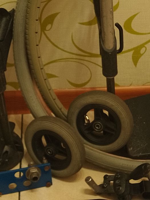 Покрышки и запчасти для инвалидной коляски