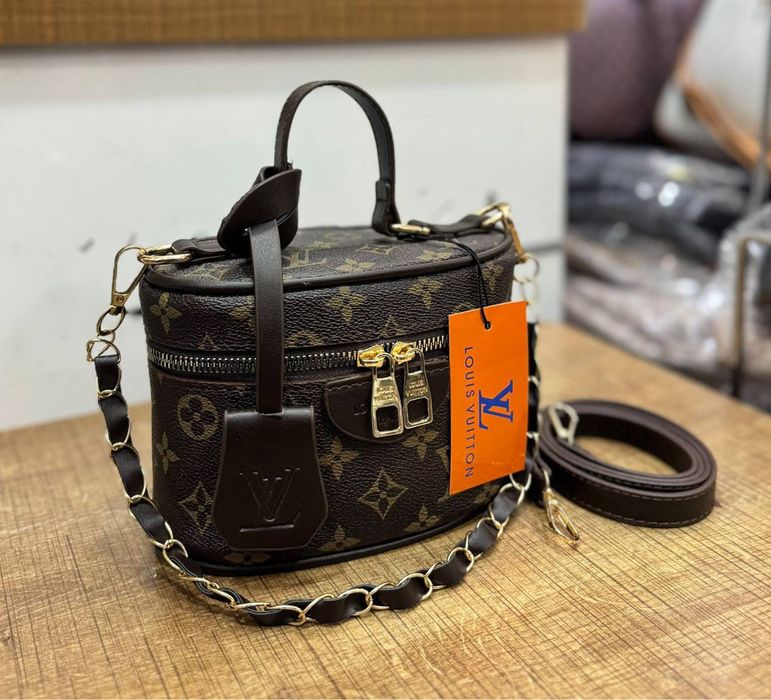 Шкіряна жіноча сумка Louis Vuitton Classic Lambskin кросбоді