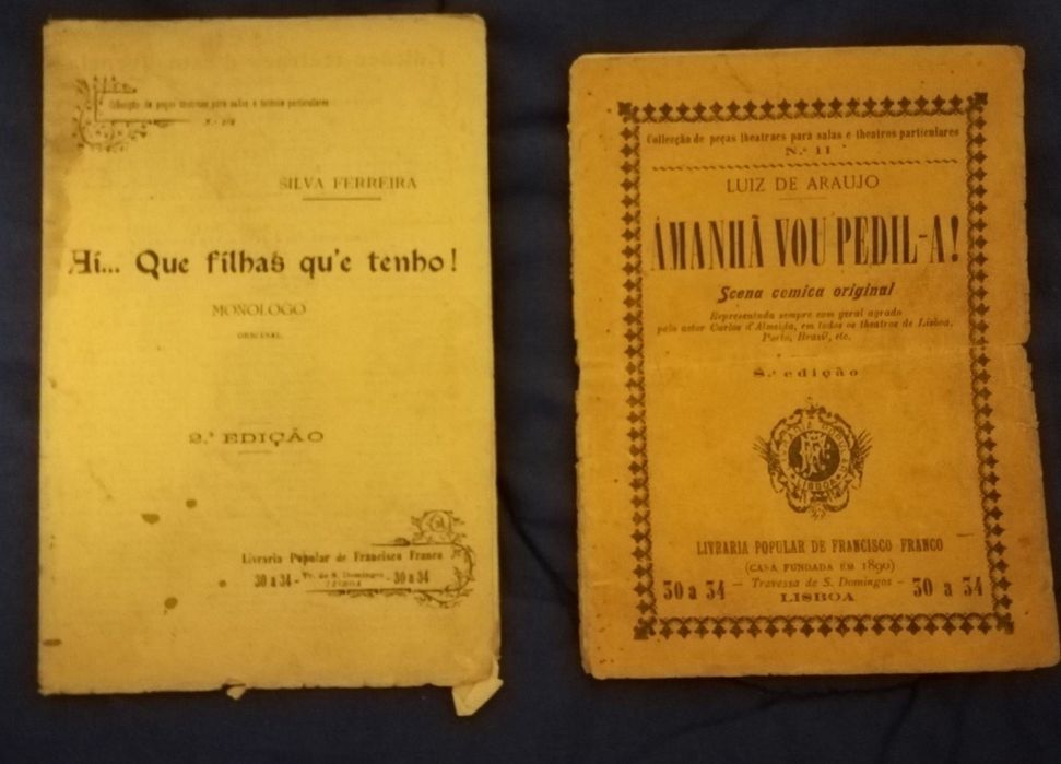 Antigo conjunto de peças teatrais