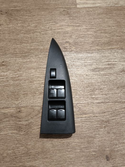 Блок управления стеклоподъёмниками левый Nissan Note (Е 11)
