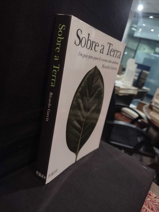 Sobre a Terra - Ricardo Garcia