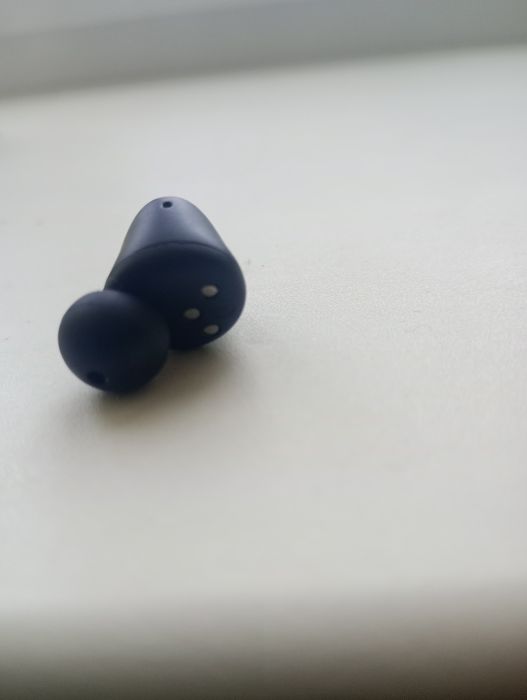 продам левый tws наушник 1more