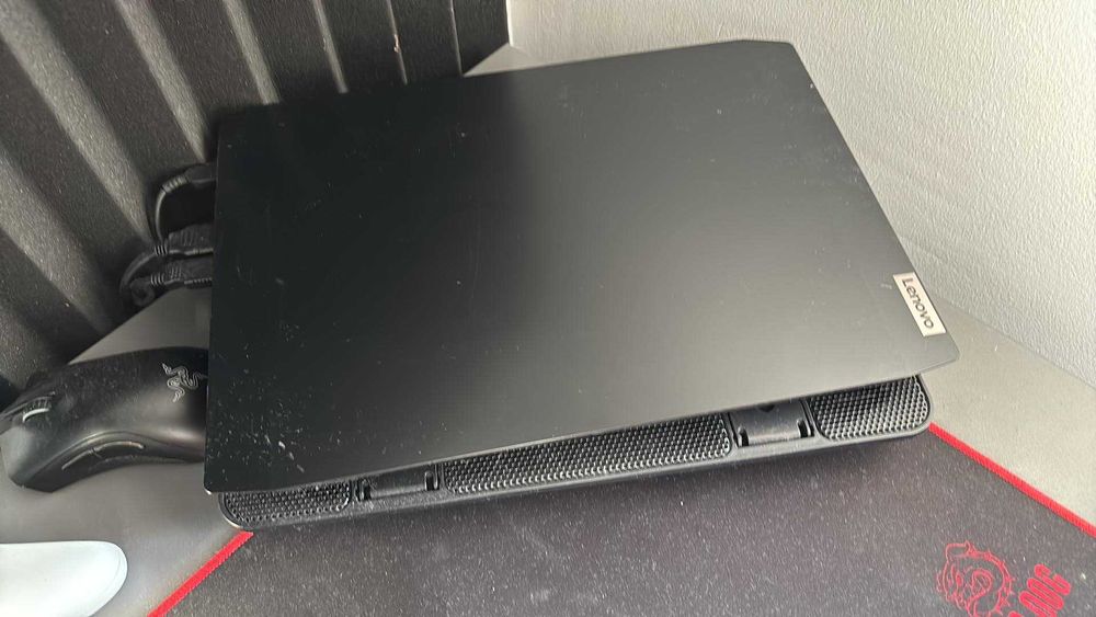 Sprzedam laptopa z sprzętem oraz monitor