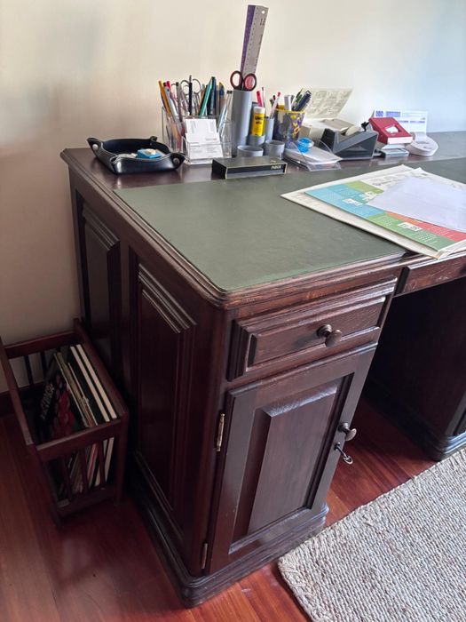 Escrivaninha (mesa escritorio)