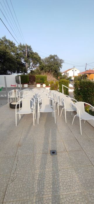 Cadeiras com almofadas
