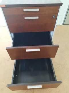 Móvel de gavetas de secretária Altamira em Wengué