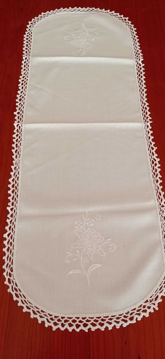 Conjunto de panos de quarto em renda e linho