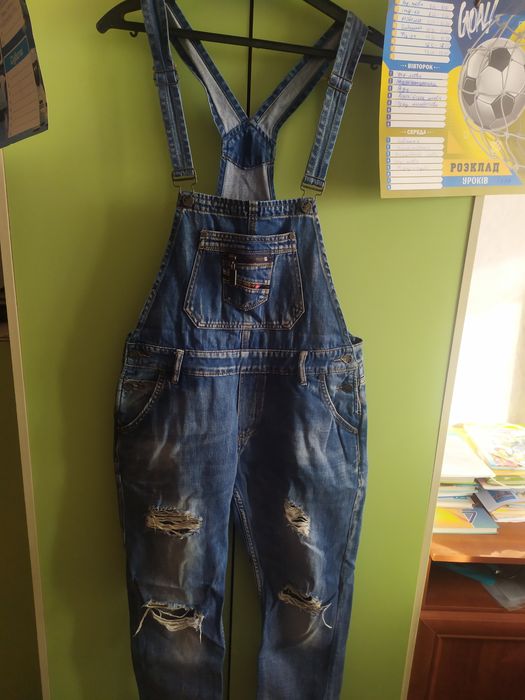 Комбинезон джинсовый.