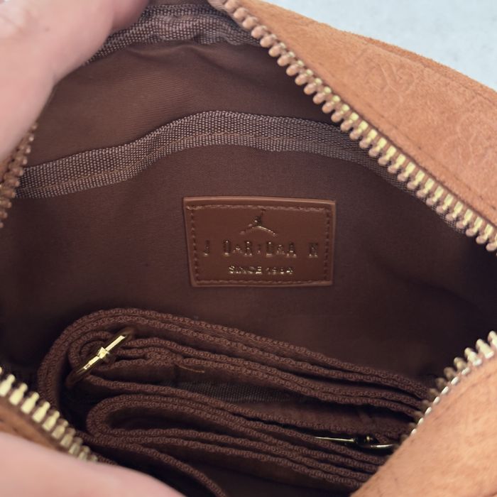 Сумка Nike Air Jordan Jam Suede Monogram Camera Bag 1.5L