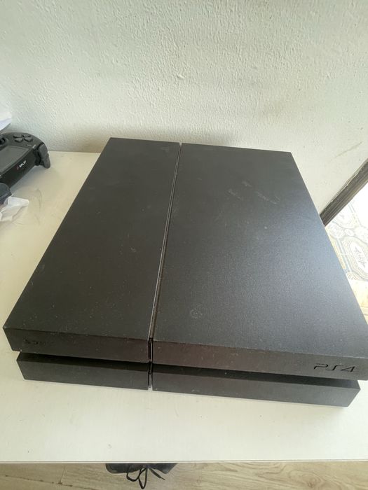 Vendo ps4 como nova + jogo The last of Us