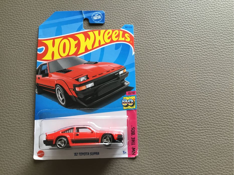 Toyota Celica Supra MA67 na escala 1/64 novo