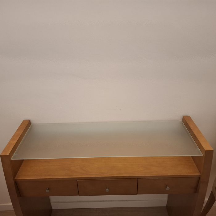 Conjunto aparador + 2 cadeiras