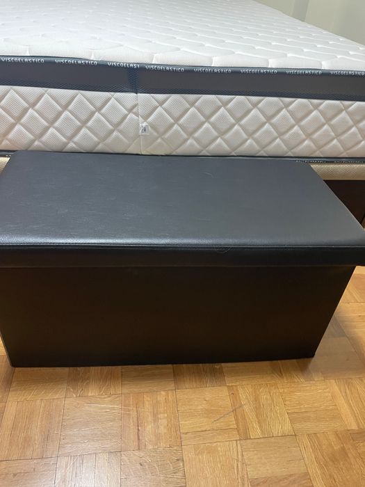 Cama de casal com arrumo