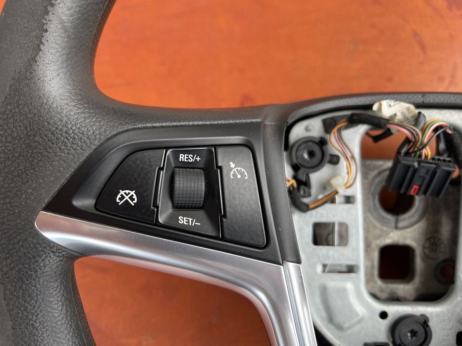 Мульти руль кермо мультируль з кнопками Opel Astra J 2009- Опель Астра