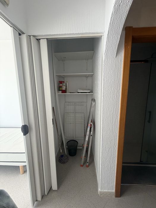 Vendo espaço de 54m2 + garagem, em processo de alteração para habitação em curso. Moinho do Guizo - Amadora