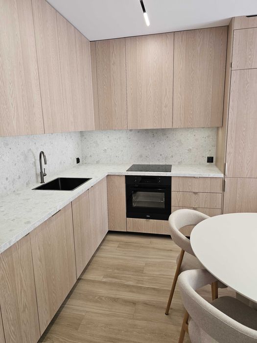 Luksusowy NOWY apartament z ogródkiem nad morzem Rok budowy 2025