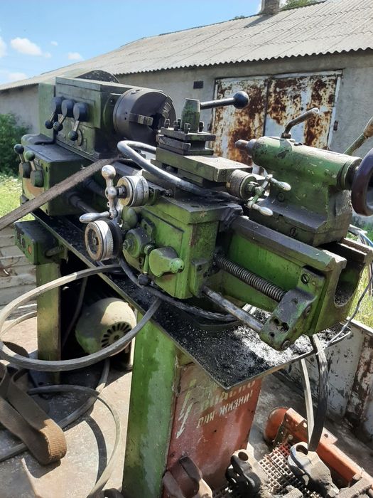 Токарный станок в нормальном рабочем состоянии