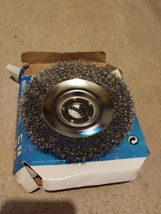 Szczotka do podkaszarki spalinowej do czyszczenia kostki brukowej