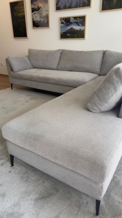 Sofa em L cinzento