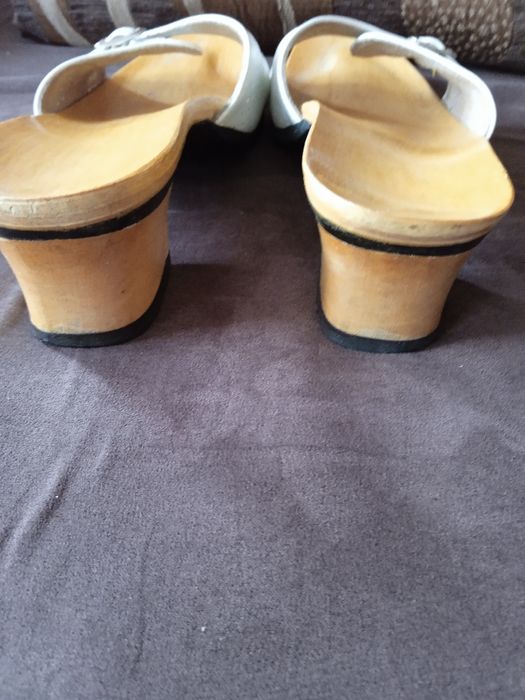 Klapki damskie drewniane skórzane regulowane