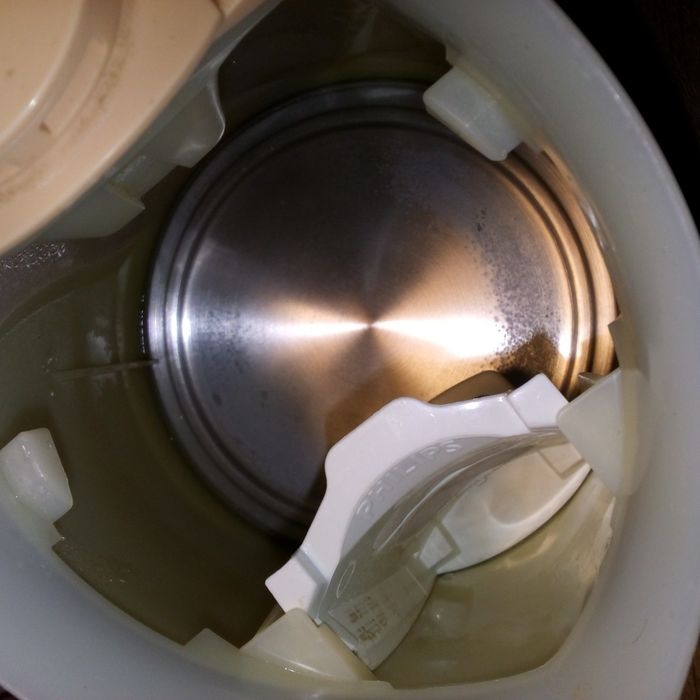Продам электрочайник Philips