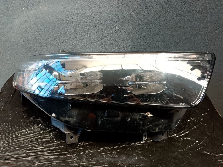 Farol direito Ford Explorer 19- / LB5B13W029GK